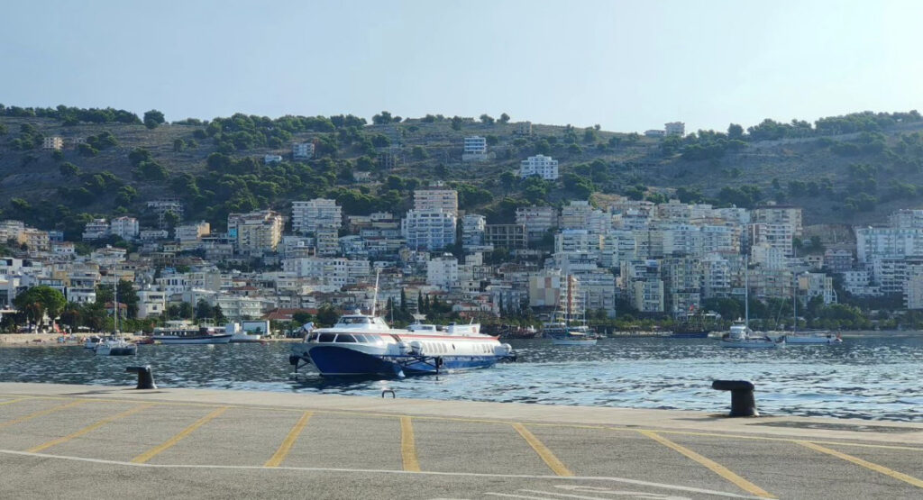 Turizmi nxit bashkitë të ndërhyjnë në rrugë, projektet në Sarandë dhe Himarë
